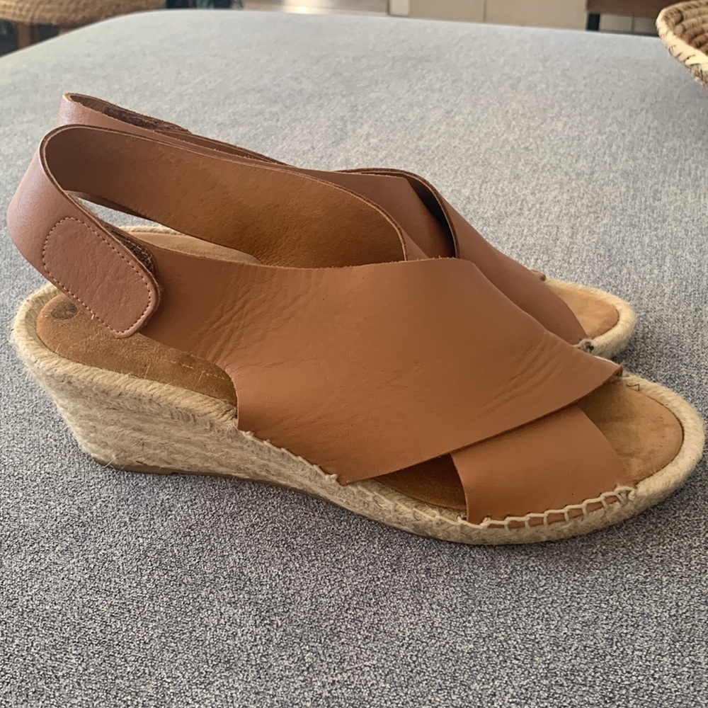 Tan sandal, size 39